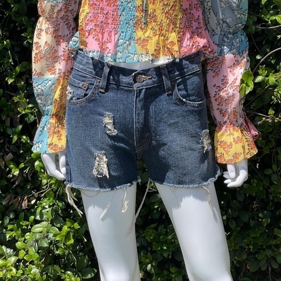 Levi’s Signature Custom DIY Distressed Cut-Off Denim Shorts - Picture 1 of 10